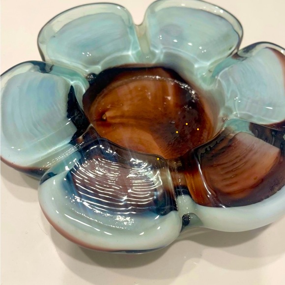 VINTAGE GLASS ASHTRAY - unique find - Picture 8 of 8